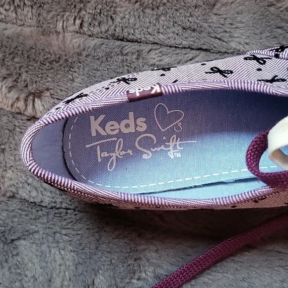 NWT! RARE! Taylor Swift In Collaboration with Keds Purple Bow Print Keds! Size 8 - Picture 9 of 11